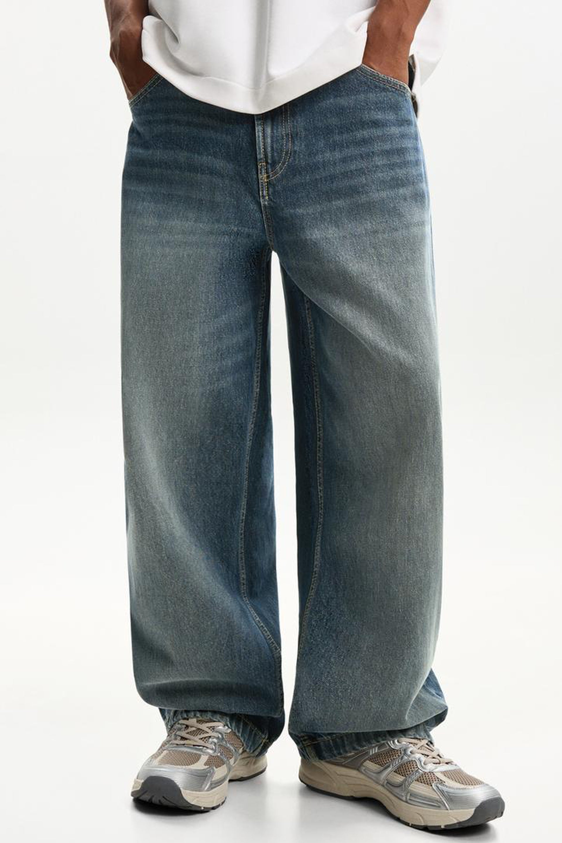 Dirtylabels super baggy jeans for men with a relaxed fit and light blue wash