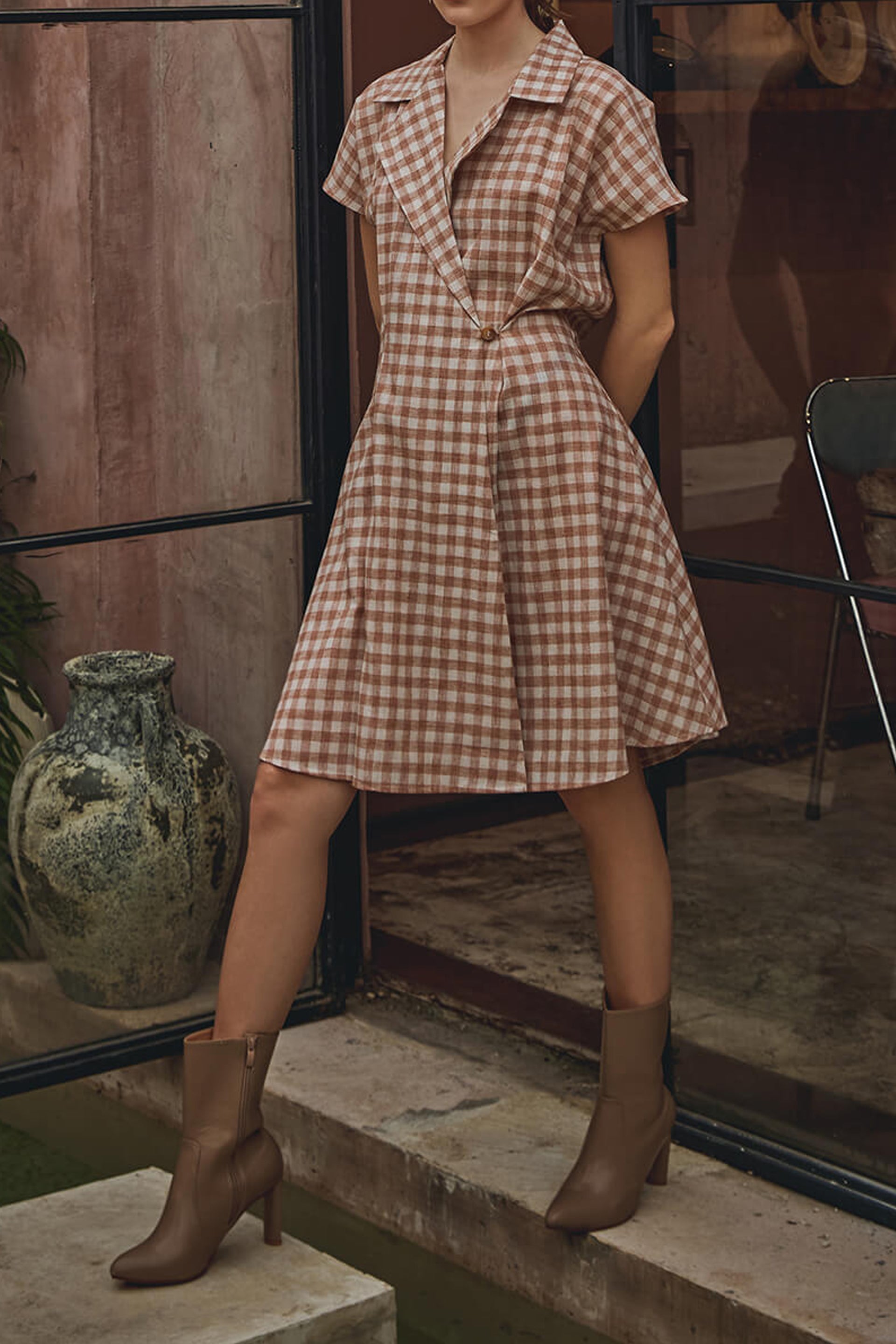 Dirtylabels Hampton dress for women in brown plaid with a fitted waist and flared skirt