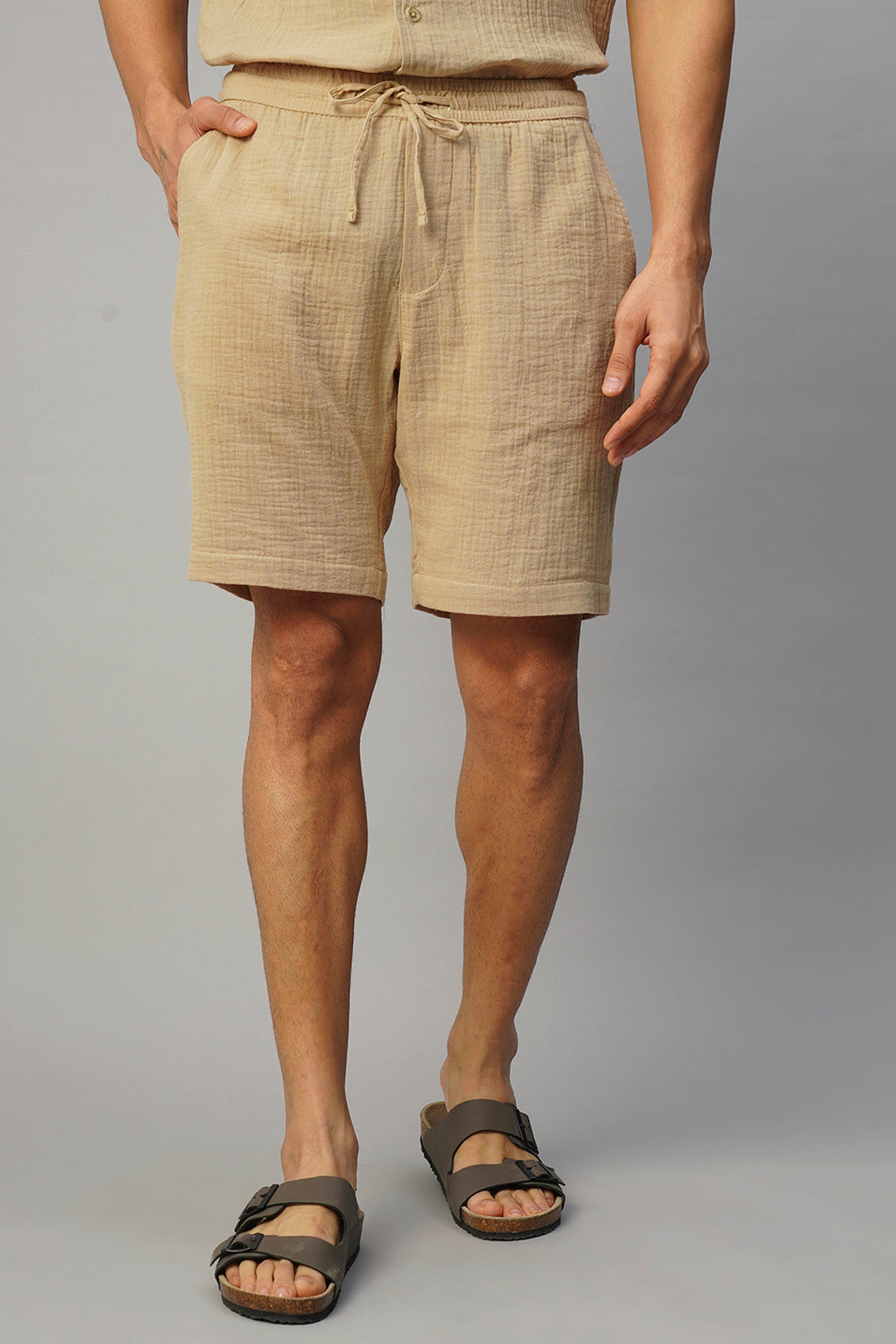 Khaki cotton shorts for men with an elastic waistband and relaxed fit, perfect for casual wear