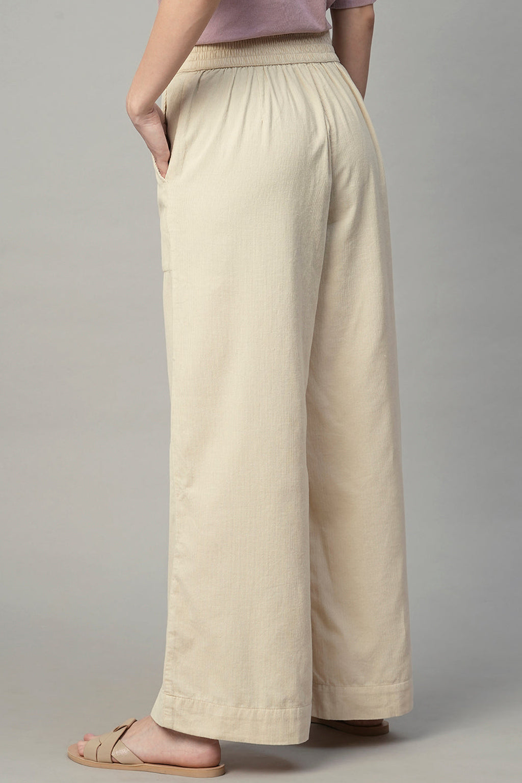 Offwhite cotton culottes with a relaxed fit and side pockets for casual comfort