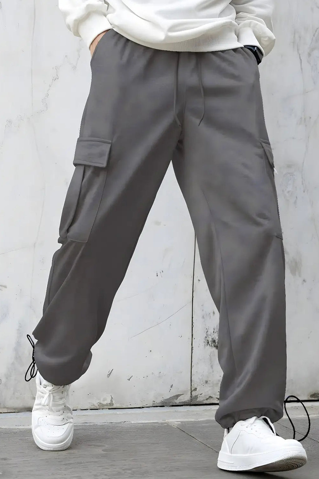 Stylish oversized cargo joggers for men in gray with side pockets and drawstring cuffs