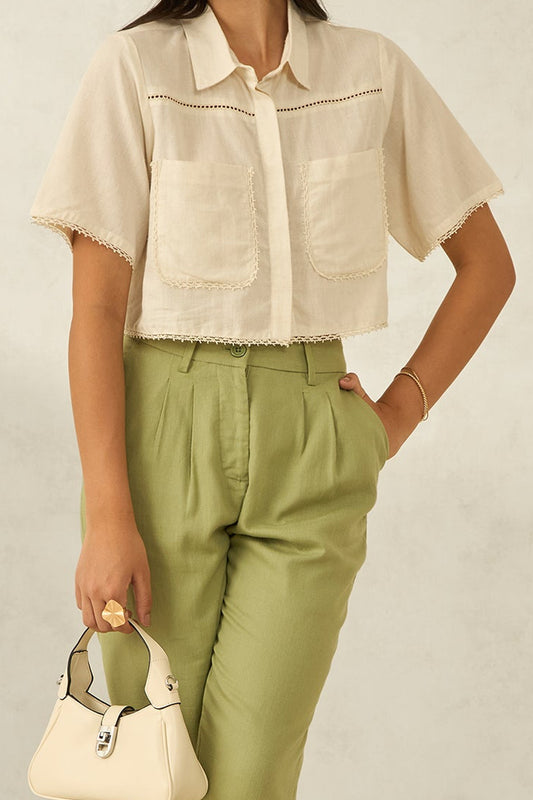 Women's cotton casual shirt in natural color with two front pockets and a cropped design